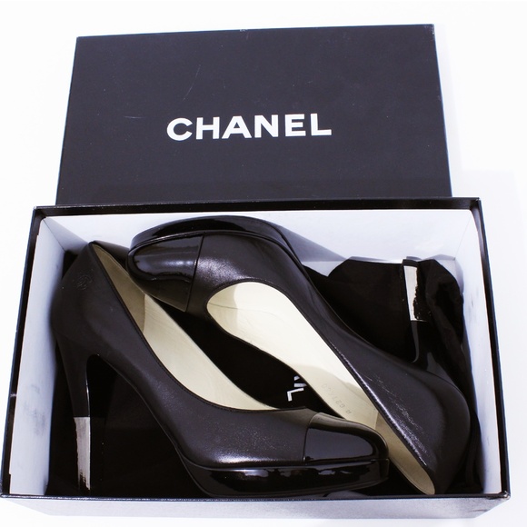 Chanel Pumps Heels Black Leather and Patent Cap Toe CC Logo Size 39.5 with Box - Picture 3 of 13